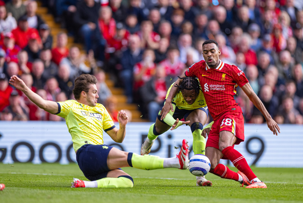 米体：安古伊萨将伤缺三到四个月，那不勒斯中场人手更显紧张