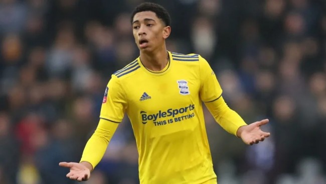 东体：邵佳一在推进国足新老交替过程中需要打造“嫡系部队”