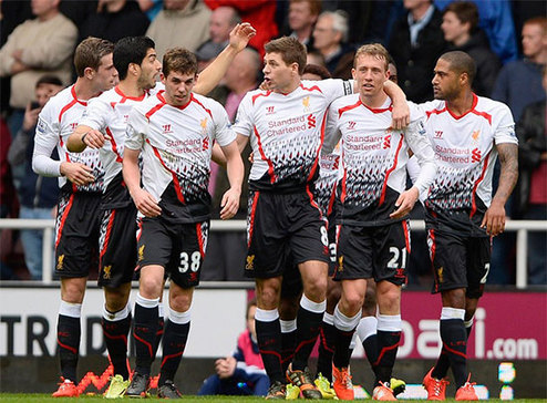 巴西女排3-2战胜日本女排，夺得世女排联赛半决赛冠军。