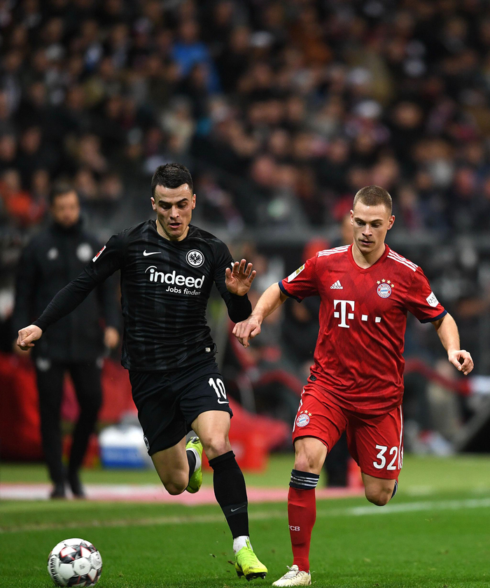 庆祝波兰独立日，莱万将纽约帝国大厦点亮为白红色